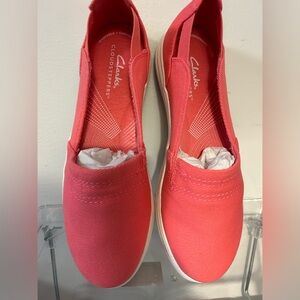 Clark’s size 7 cloudsteppers 
Bright coral brand new
